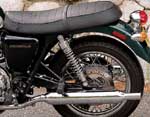 The Bonnie's bench saddle and 
traditional springs remind your 
buttocks of the good old days. 
 